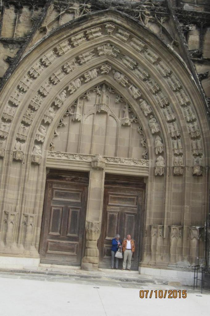 Attente  de l'ouverture des portes l'Abbaye de St Antoine