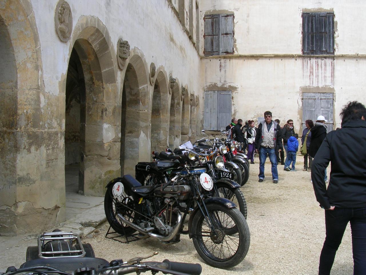 Exposition motos bourse à St Bonnet de Chavagne en isère_02