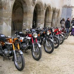 Exposition motos bourse à St Bonnet de Chavagne en isère