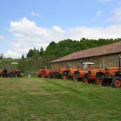 Exposition Tracteurs à St Bonnet de Chavagne 